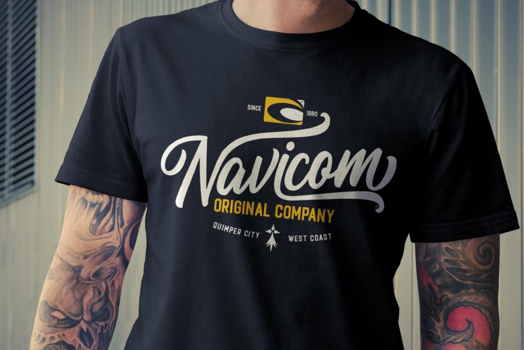 Goodies merchandising pour Crew Navicom par Goodman & Goodman Agency